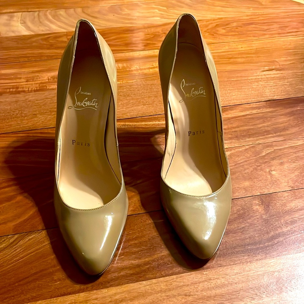 Christian Louboutin Nude Beige Patent Leather Stiletto Heel Pumps